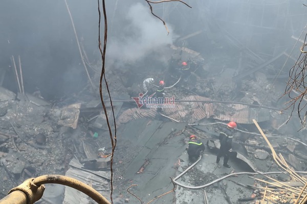 Biến dạng khủng khiếp bên trong Cung Việt Xô sau hỏa hoạn