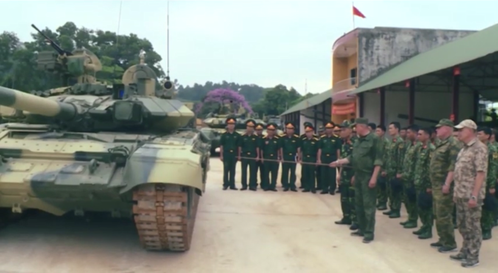 Hình ảnh đầu tiên của chiến tăng T-90 Việt Nam