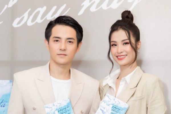 Đông Nhi, Ông Cao Thắng diện đồ đôi, tình tứ đi ủng hộ Hương Tràm
