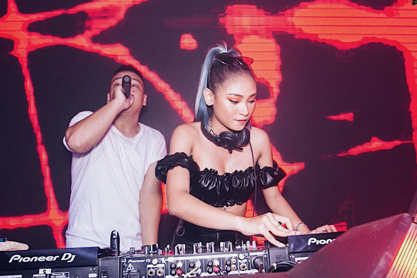 Nữ DJ nóng bỏng nhất Sài thành: 'Không ai ép mặc hở hang để câu khách'