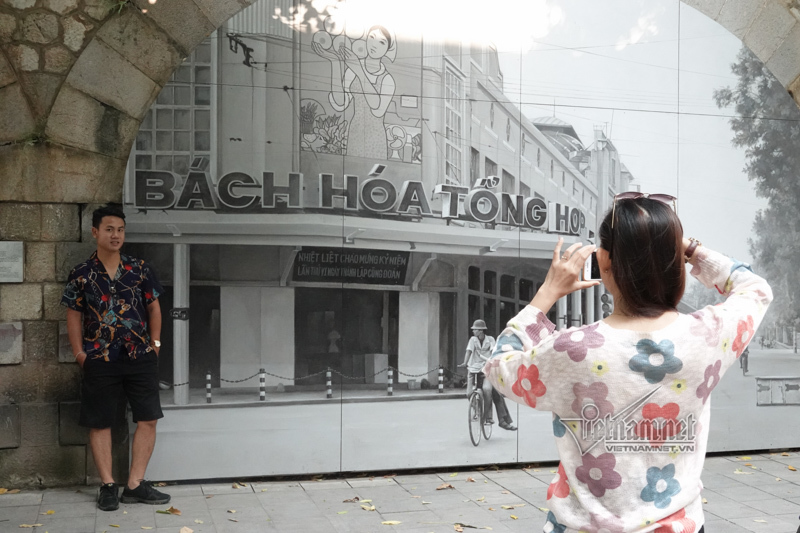 Hà Nội xưa đẹp lạ qua tranh bích họa trên phố