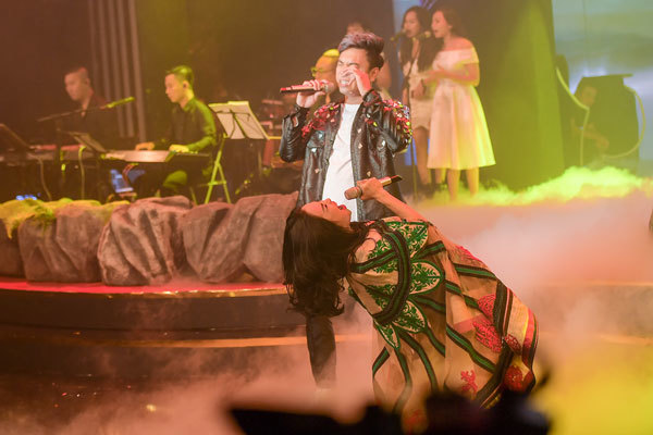 Thanh Lam 'rút hết gan ruột' hát cùng Lê Việt Anh