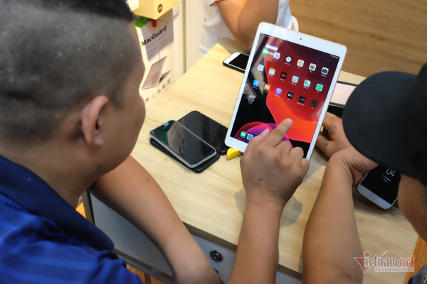 Mở hộp iPad 2019 giá rẻ tại Việt Nam, giá từ 9,9 triệu đồng