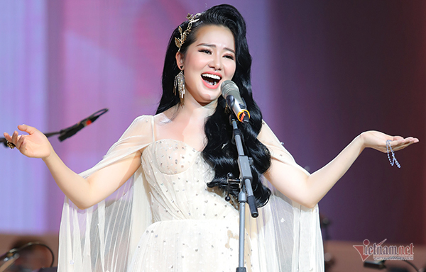 Ngỡ ngàng với concert của Phạm Thuỳ Dung