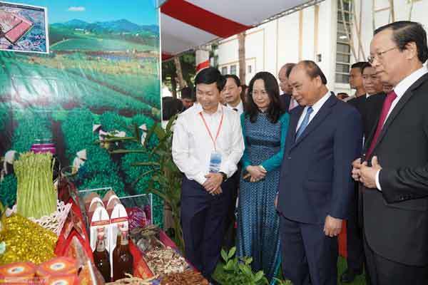 'Làm sao để mỗi khách du lịch đến Lạng Sơn phải mua 1 con vịt quay mang về'