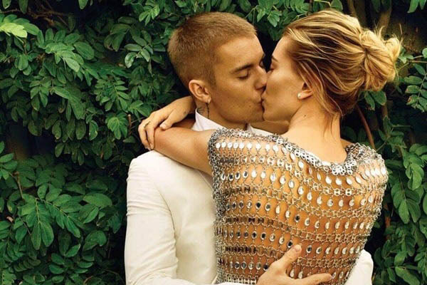Justin Bieber và Hailey Baldwin chính thức là vợ chồng sau 4 lần hoãn cưới