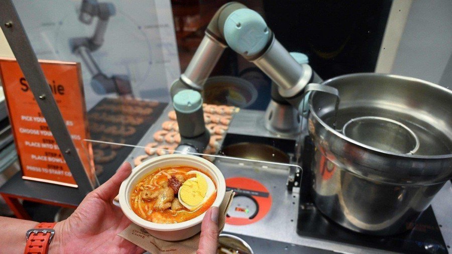 Robot phục vụ tự động 80 suất bún một giờ