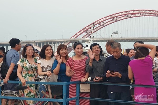 4 chuyến phà Bính đặc biệt, người Hải Phòng qua sông không muốn về