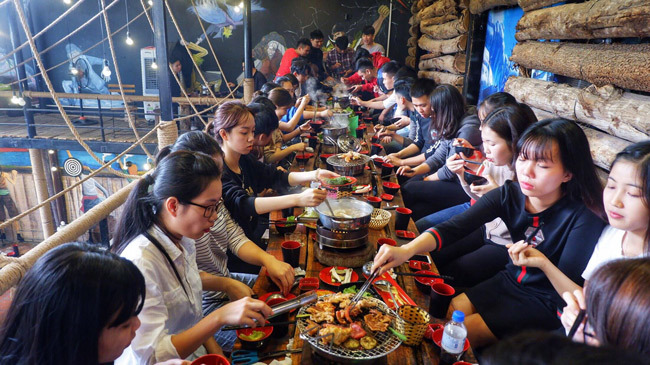 Kinh doanh buffet ở Việt Nam: Tưởng không lãi mà lãi không tưởng!