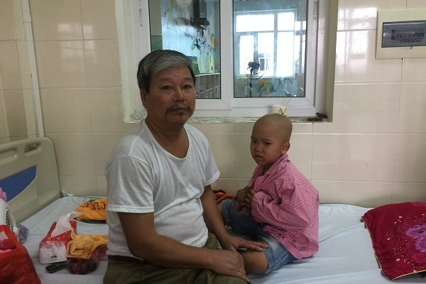 Nước mắt ông nội thương binh sắp mất nhà vì cháu ung thư