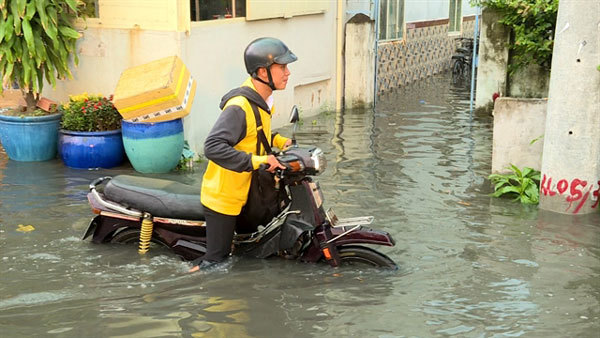 River tides reach flood warning level 3 in HCM City, Mekong Delta