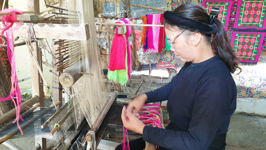 Truyền thống dệt thổ cẩm qua các thế hệ
