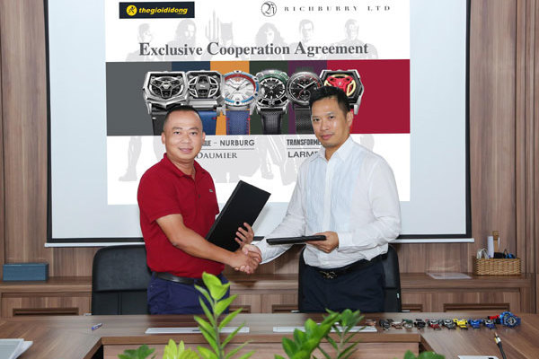 Mobile World inks exclusive distribution deal with Richburry