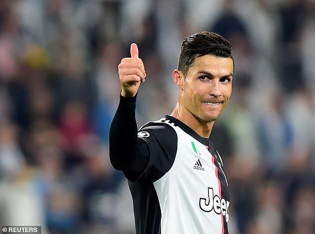 Ronaldo lập công, Juventus chiếm ngôi đầu bảng