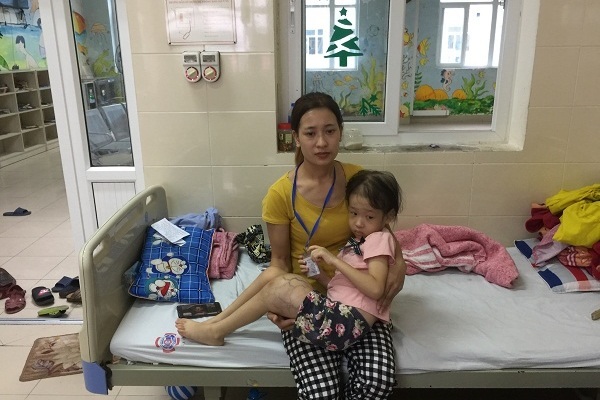 Nỗi đau đớn khôn cùng của người phụ nữ có 2 con bị ung thư và hoại tử ruột