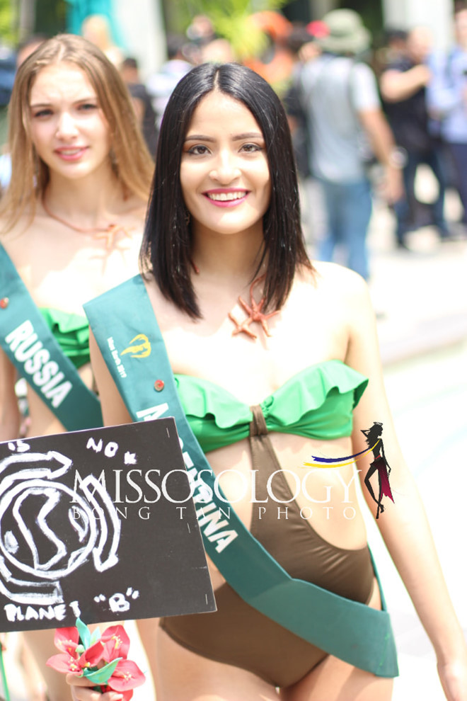 Đại diện Việt Nam nổi bật khi diện bikini bên dàn thí sinh Miss Earth 2019