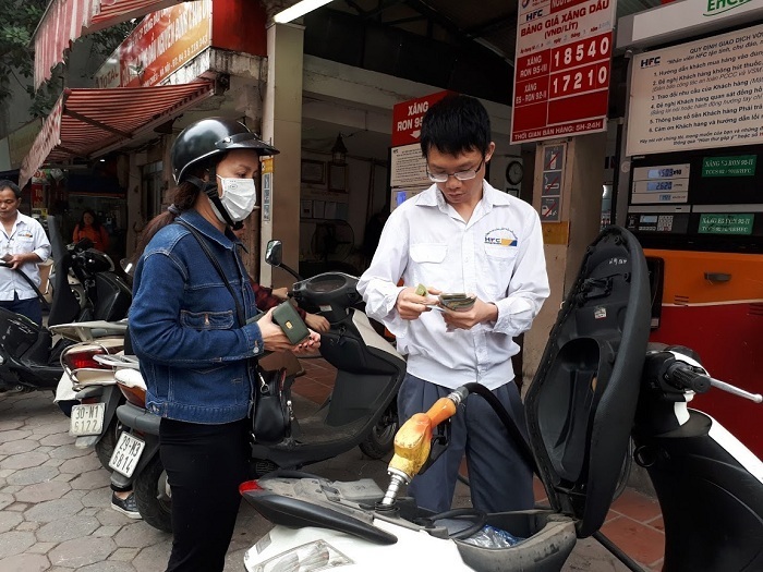 Sát Tết, giá xăng bất ngờ giảm nhẹ