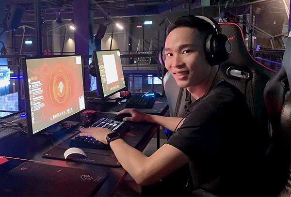 “Game thủ” bỏ học 3 năm đi xách vữa trở thành thủ khoa đại học