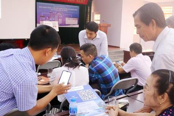Quảng Ninh kết nối với người dân qua smartphone