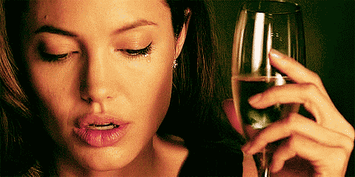 Angelina Jolie thừa nhận nhiều năm sống trong bất ổn