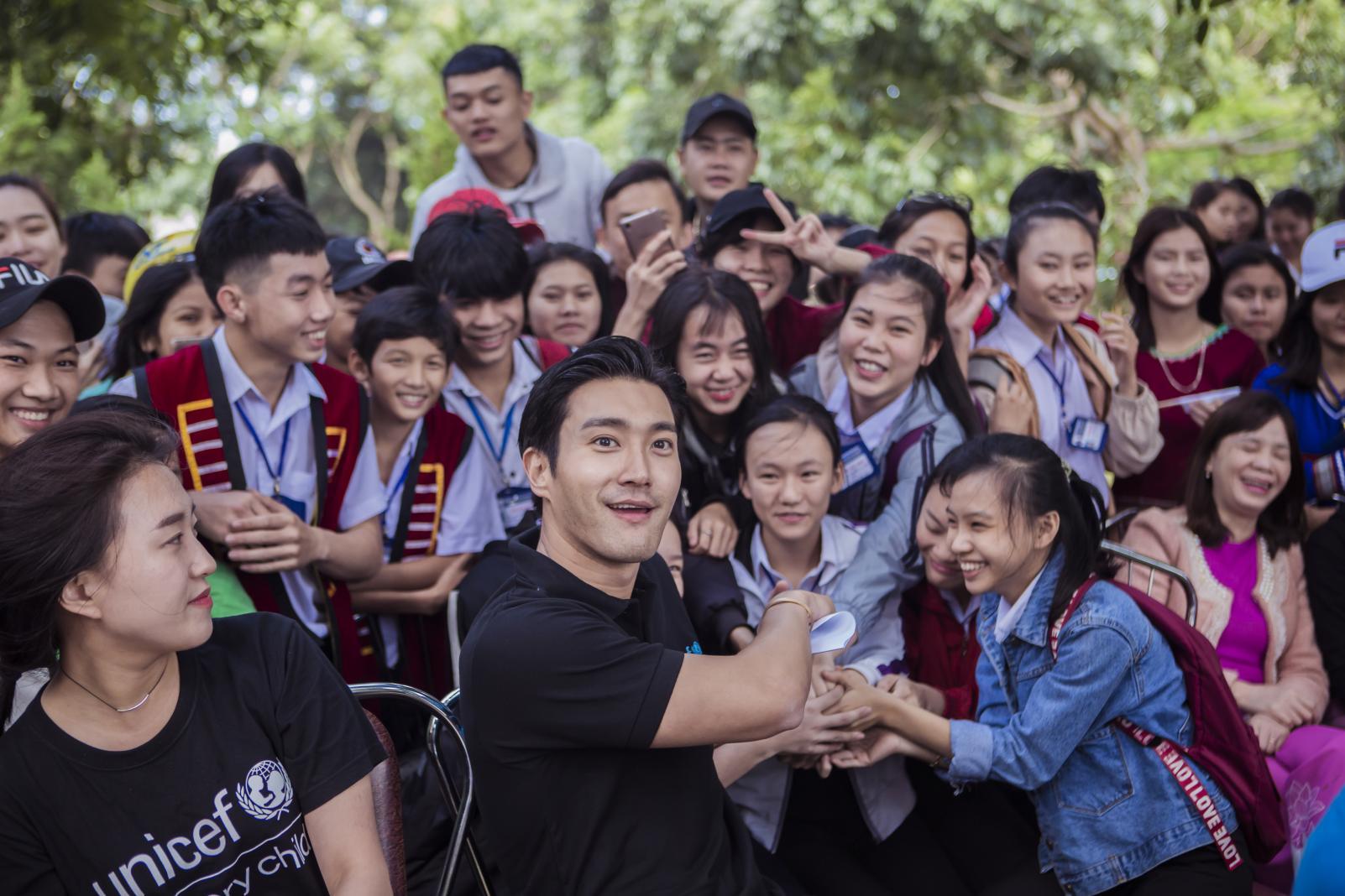 Korean star Choi Siwon and UNICEF join hands to stop bullying in Vietnam