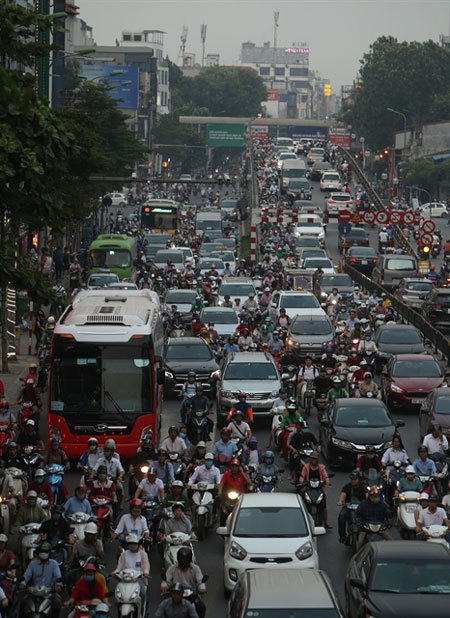 Solutions needed as Hanoi chokes under smog