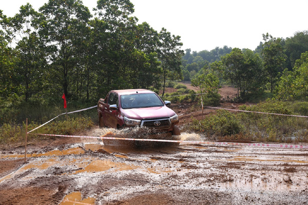 Toyota Hilux gây ấn tượng ở giải đua VOC 2019