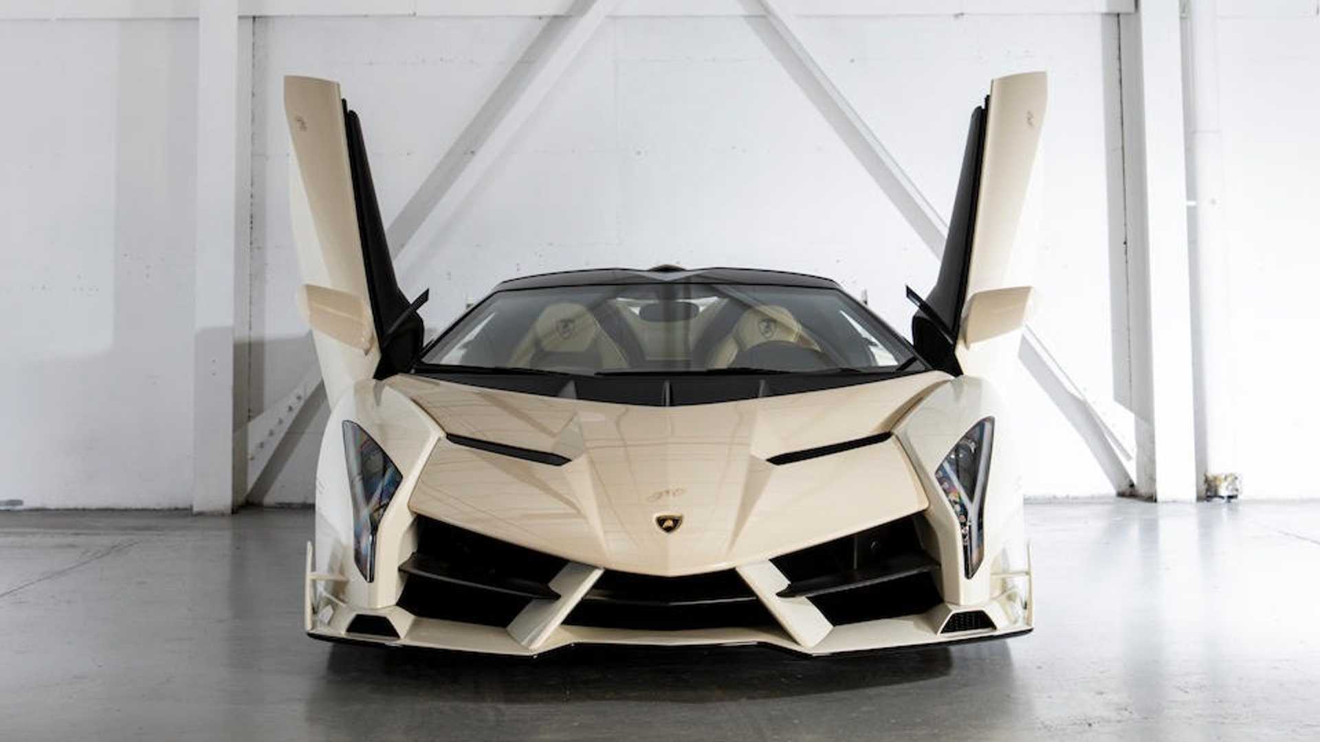 Siêu xe mui trần Lamborghini bị tịch thu bán giá 192 tỷ