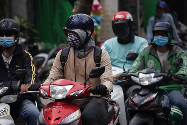 PM asks Hanoi, HCMC to fix air pollution