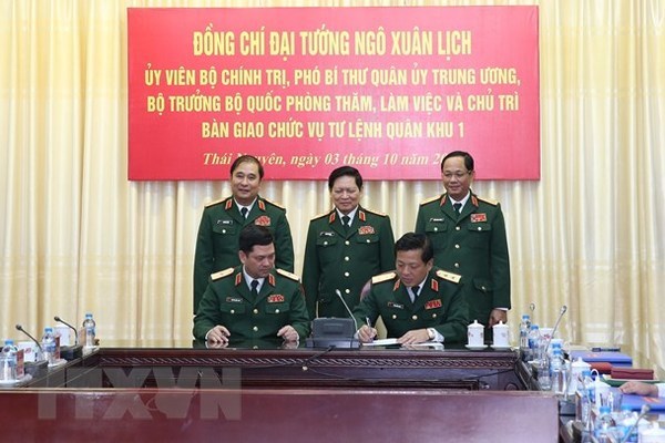 Đại tướng Ngô Xuân Lịch chủ trì bàn giao chức vụ Tư lệnh Quân khu 1