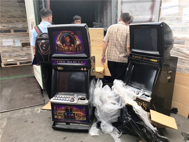 Nhập máy đánh bạc nhưng khai là bàn làm việc
