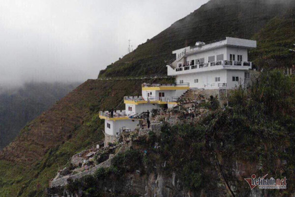 2 năm liên tiếp Sở báo sai, Hà Giang vẫn để 7 tầng mọc trên đỉnh Mã Pí Lèng