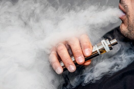 Us Vaping Illness Deaths Rise To 18 With 1000 Cases Reported 