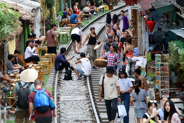 Giải tán điểm kinh doanh cà phê 'xóm đường tàu', nơi vạn người nô nức… 'check-in'