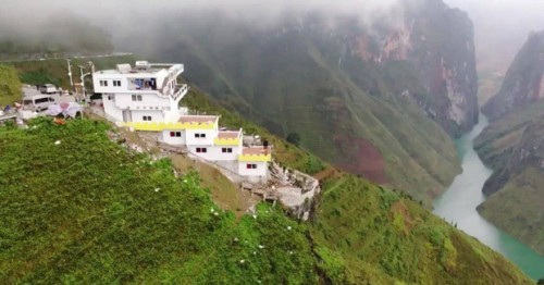 Chủ nhà 7 tầng ở Mã Pì Lèng xây công trình vì chính quyền ủng hộ?