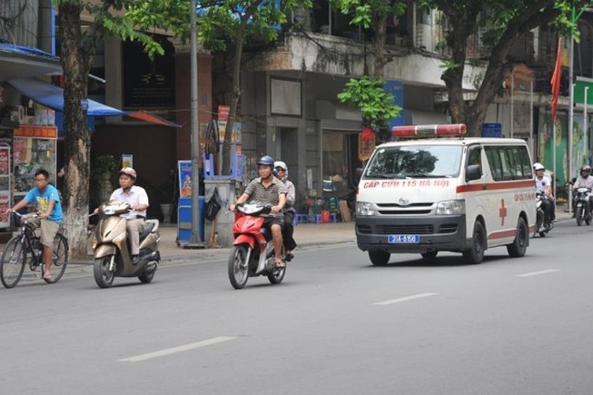 Nhiều tài xế Việt dính lỗi nặng phớt lờ xe ưu tiên