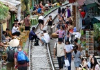 Coffee shops by Hanoi railway urged to be removed