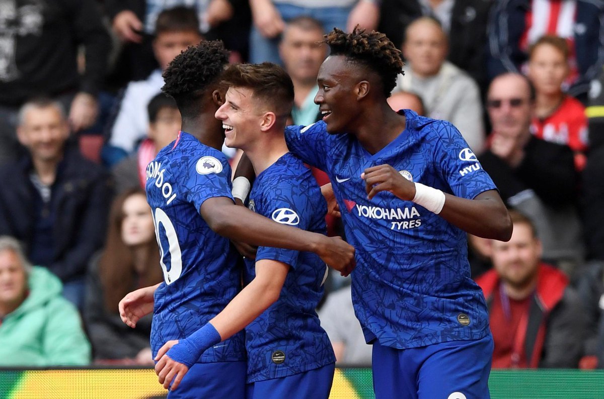 Hàng công bùng nổ, Chelsea đè bẹp Southampton