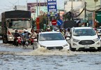 Southern Vietnam suffers from flooding, tidal surges