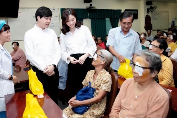 Hoa hậu Đặng Thu Thảo và ông xã kỉ niệm 2 năm ngày cưới theo cách đặc biệt