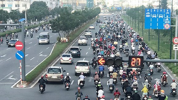 Tăng mạnh kịch trần phí đăng ký xe con ở Tp HCM