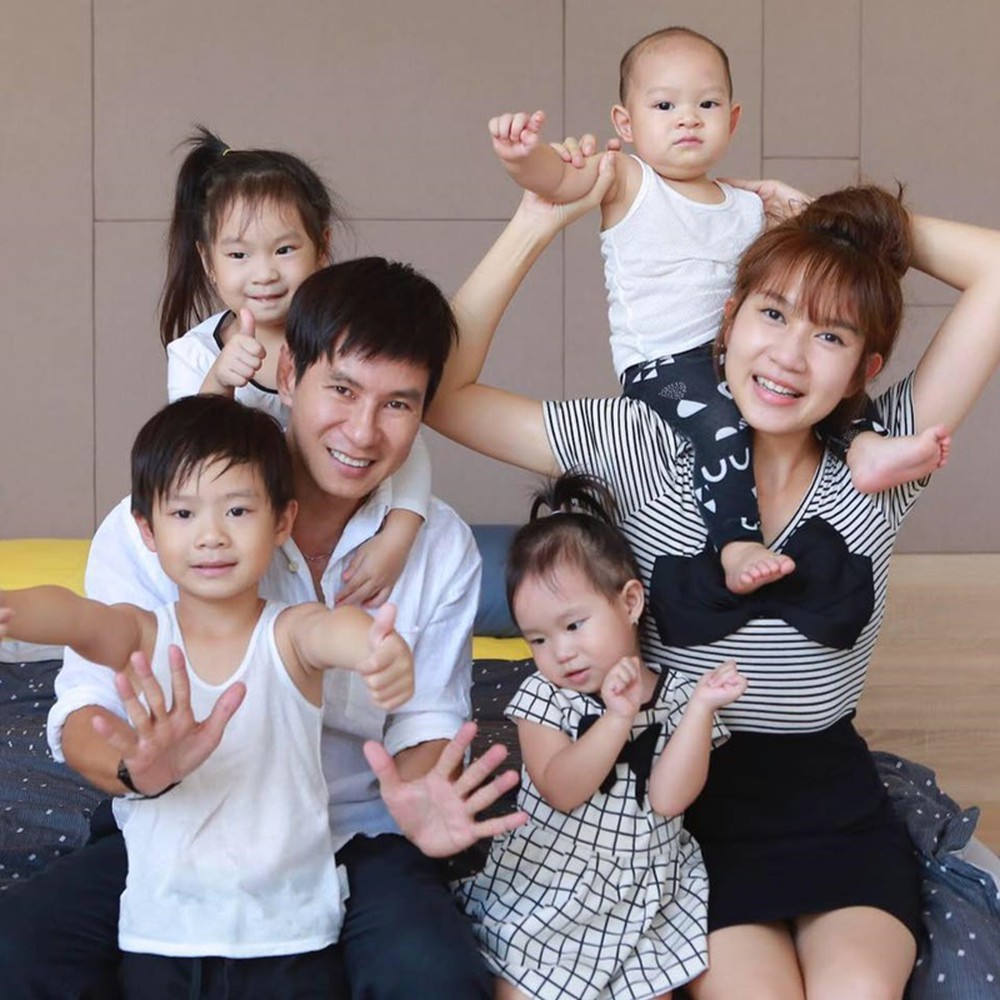 Những gia đình đông con nhất nhì showbiz Việt, 4 con vẫn còn là ít