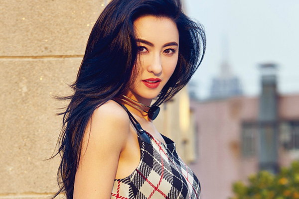 Trương Bá Chi khoe ảnh xuất hiện cùng con thứ ba sau thời gian giấu kín