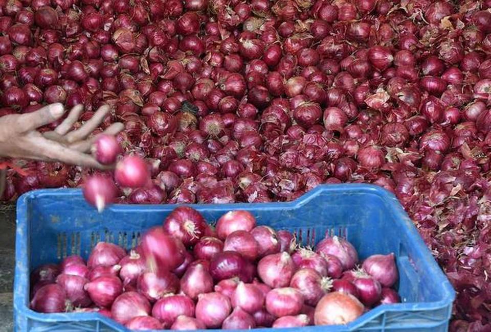 India's onion crisis: Why rising prices make politicians cry