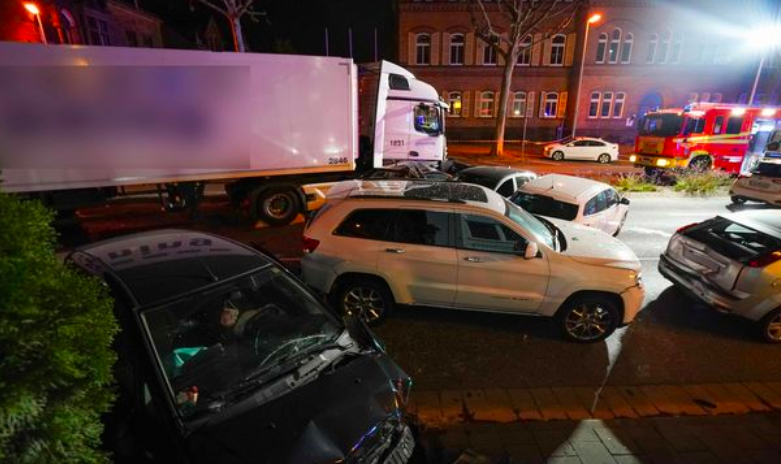 'Tấn công khủng bố' ở Đức, xe tải đâm điên cuồng