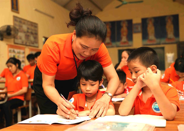 Teacher spends 17 years teaching children with disabilities for free