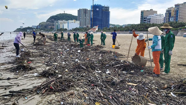 Ba Ria-Vung Tau’s beaches full of waste