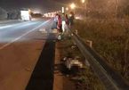 Băng qua cao tốc Hà Nội - Bắc Giang, 3 nữ công nhân bị ô tô đâm
