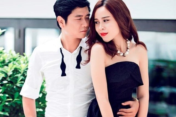 Vợ chồng Hồ Hoài Anh về quê giỗ bố sau ồn ào ly hôn