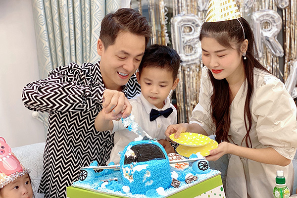 Đăng Khôi, Thủy Anh tổ chức sinh nhật cho con trai trong biệt thự mới
